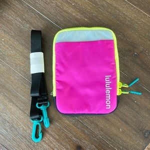 Lululemon easy access bag